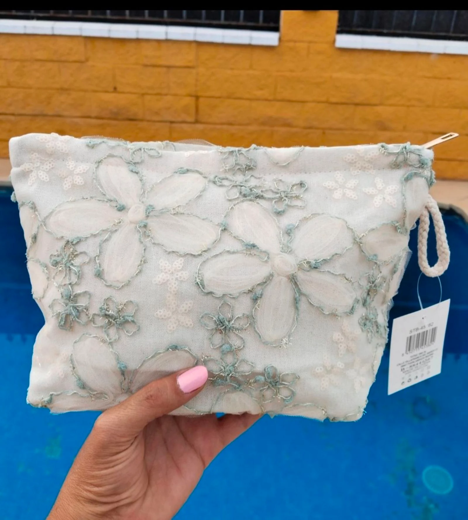 Neceser con bordados en verde agua – photo 5